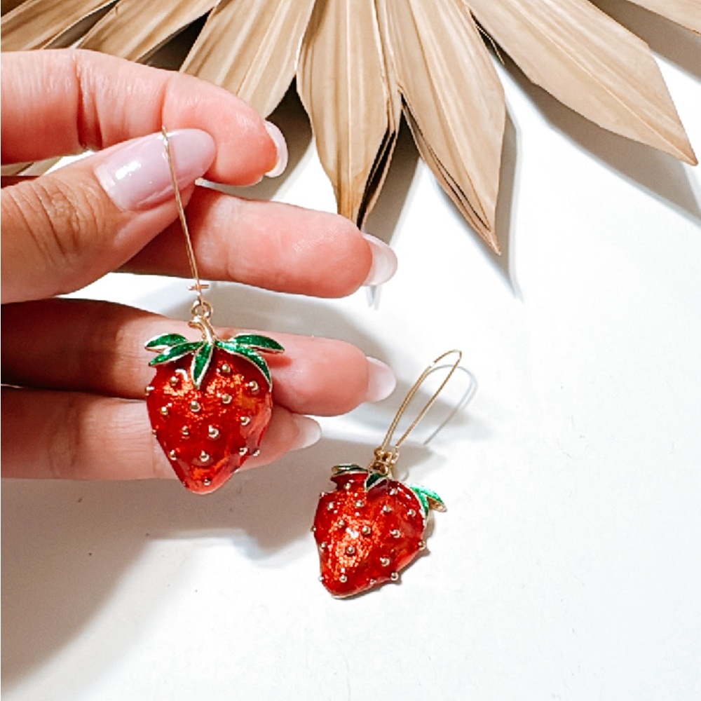 Strawberry dangle earrings S738 - Picture 3 of 3